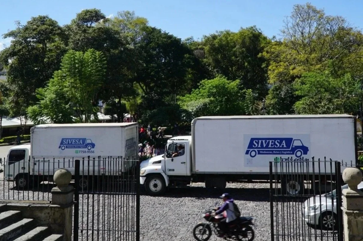 Flota de camiones de mudanza SIVESA en Guatemala
